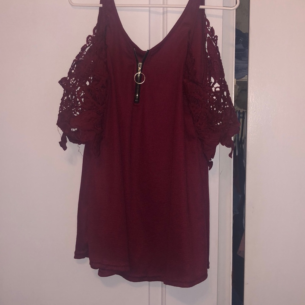 Super cute top with lace cold shoulder short sleeves